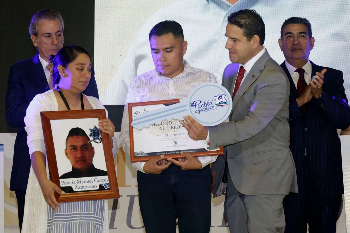 Recognition Ceremony for Police in Puebla