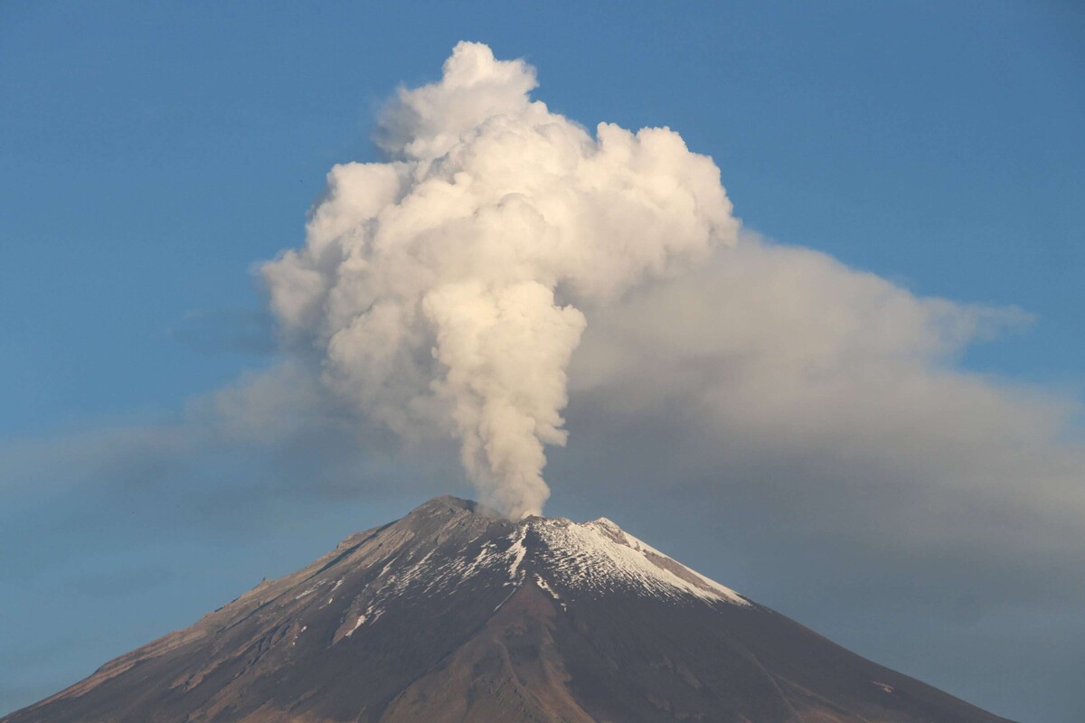 Schools in Puebla continue operations despite volcanic activity