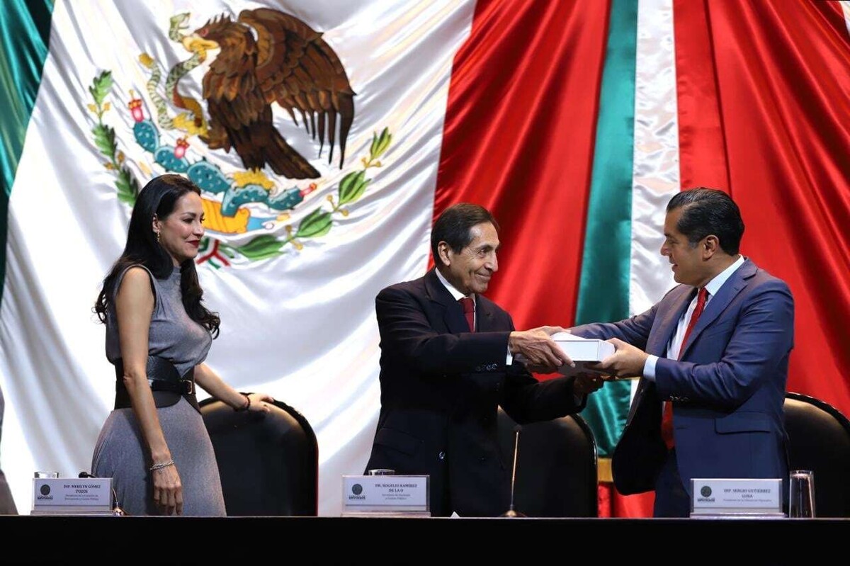 Mexico's 2025 Economic Package Aims for Fiscal Stability