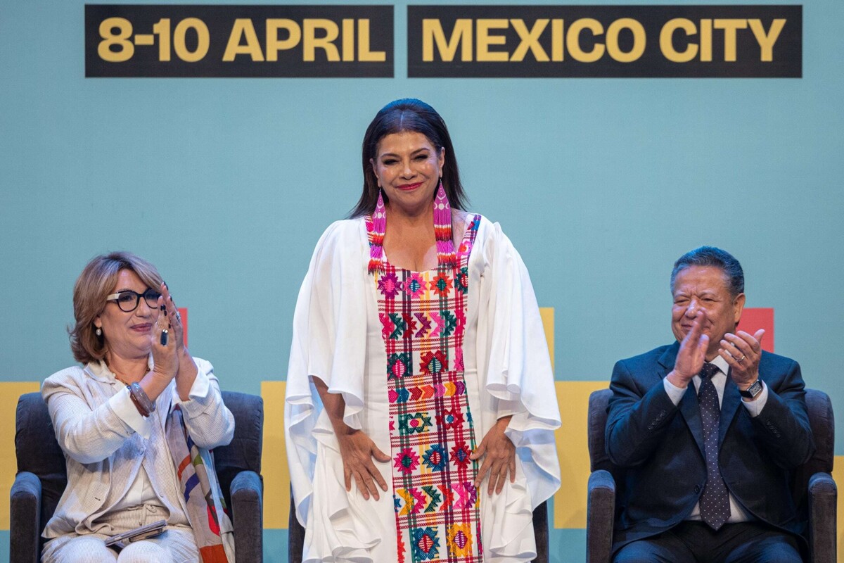 Head of Mexico City Urges to Halt Global Confrontation