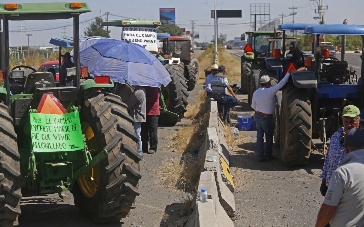 Mexico Reaches Agreement with Farmers to End Blockades
