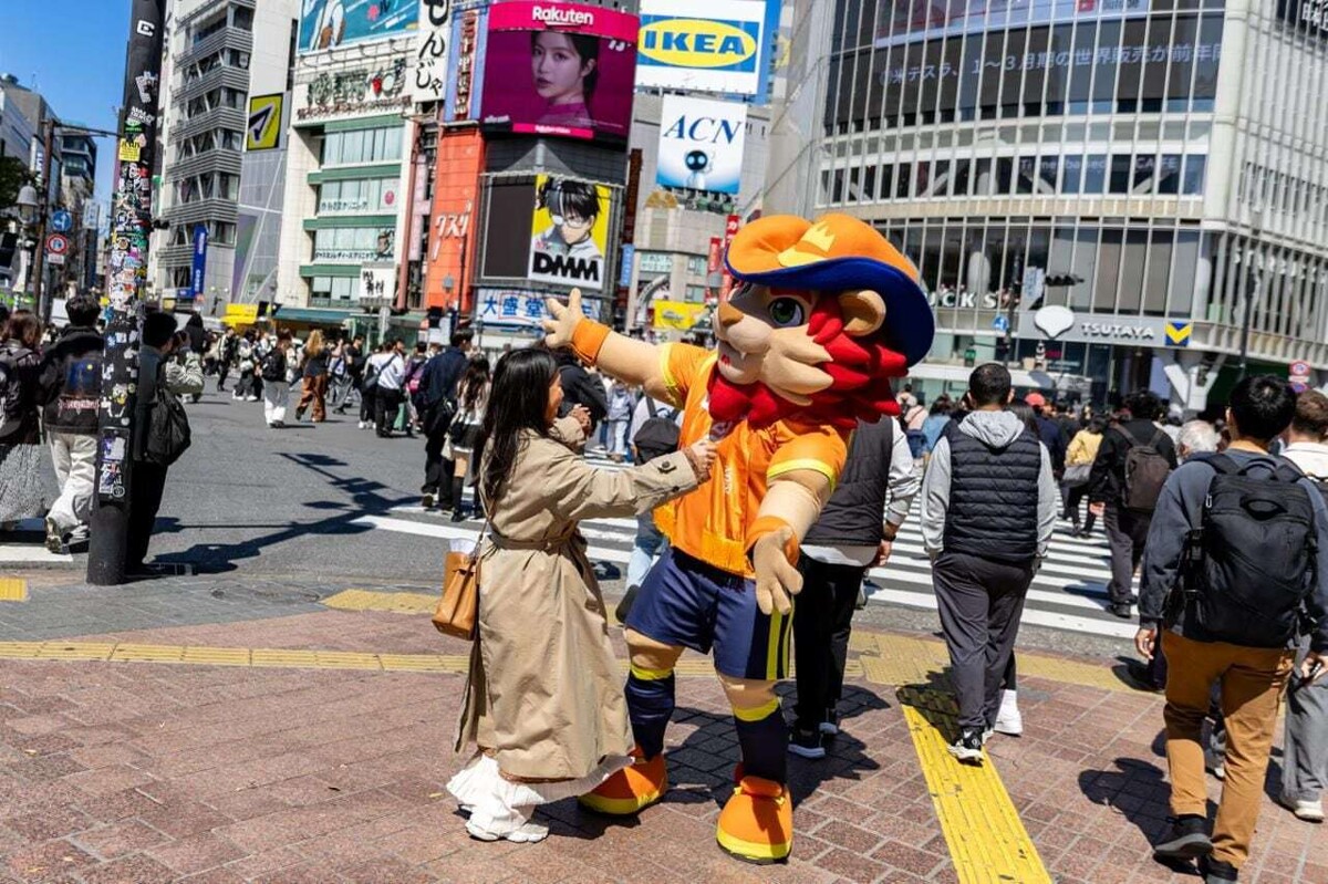 Лео, талисман Нуэво-Леона, успешно дебютировал в Токио