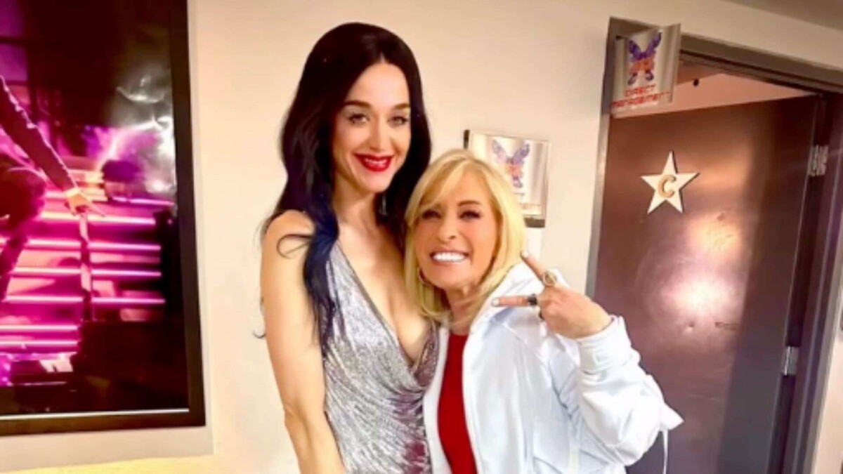 Yuri Meets Katy Perry in Mexico City