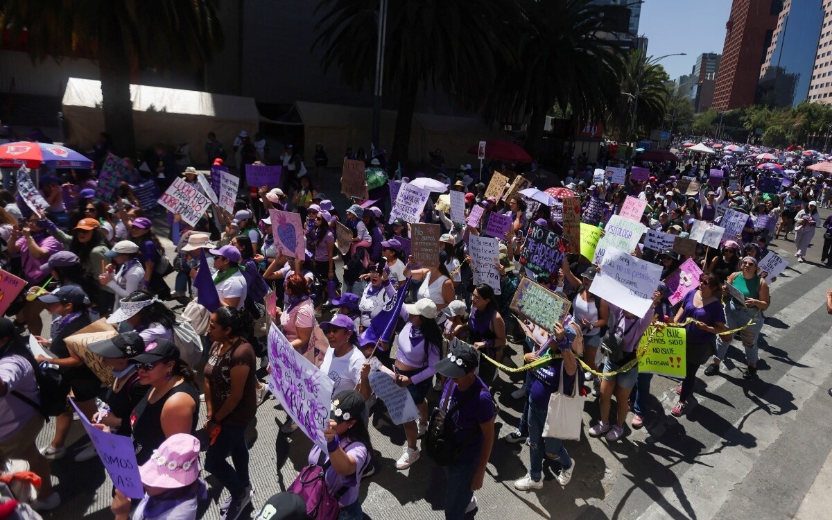 Women March in Mexico City for 8M