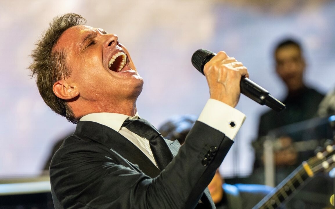 Luis Miguel's Christmas Hits