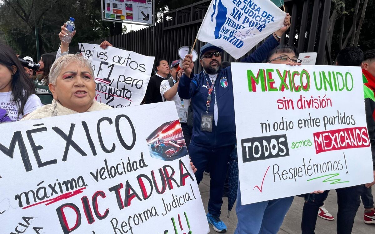 Judicial Workers Protest Against Reform in Mexico City