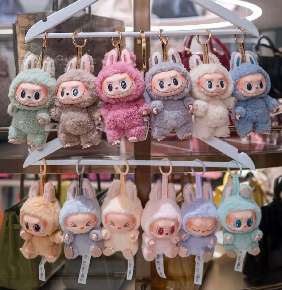 Узнайте, как идентифицировать оригинальные фигурки Labubu