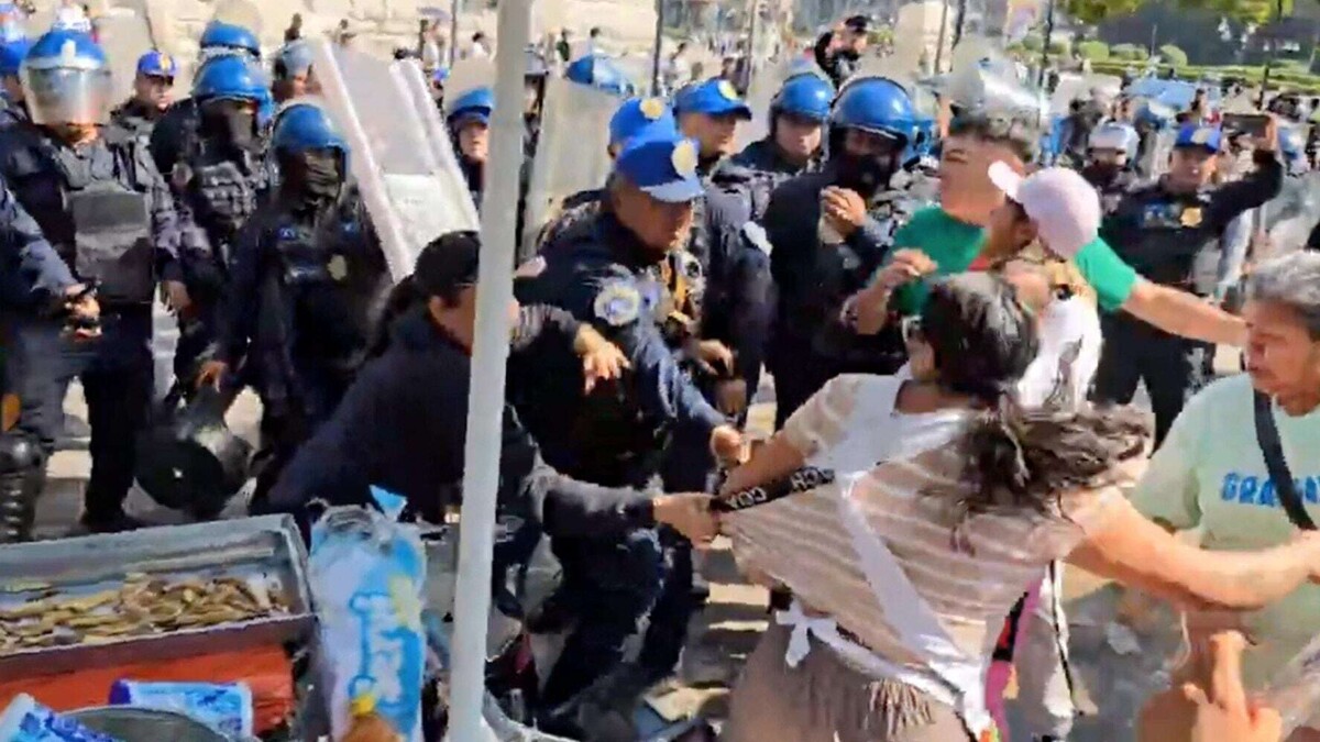 Violent Clash Between Police and Vendors in Mexico City