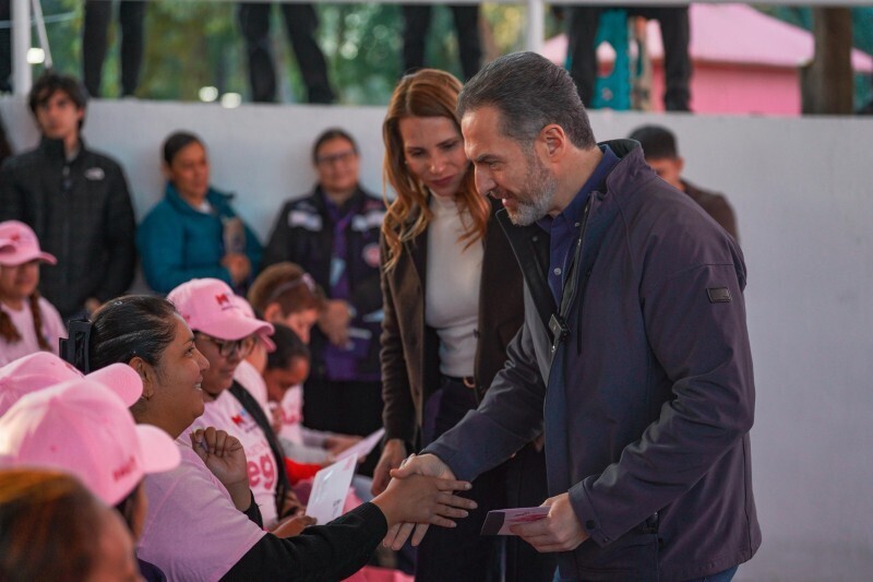 Monterrey Government Delivers 1,500 Support Cards to Women