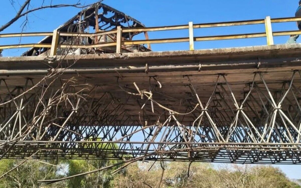 Narco-blockades isolate six Mexican communities after CJNG leader's death