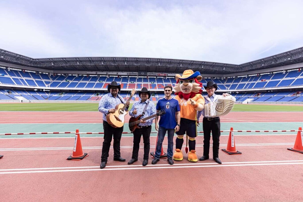 Губернатор Нуэво-Леона приглашает японскую императорскую семью на тысячный матч ЧМ