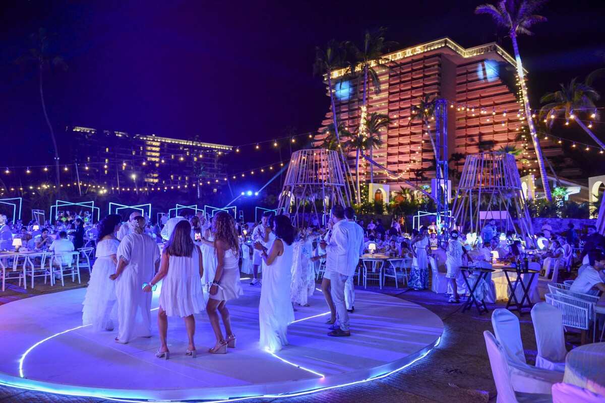 White Party Kicks Off the Mexican Open Tennis