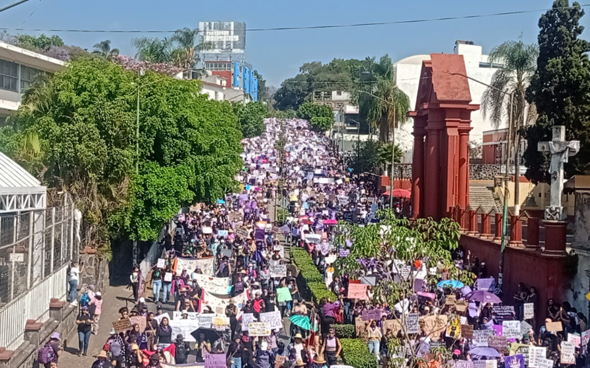 Thousands of Women March in Cuernavaca Demanding Justice