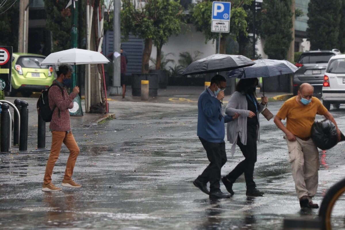 Variable Weather in Mexico City: Heat During the Day, Rain at Night