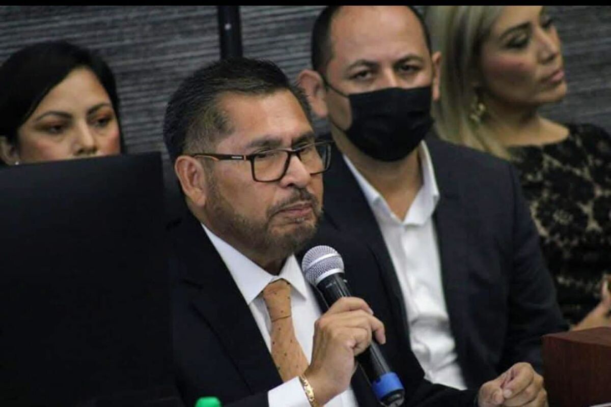 Бывший чиновник Мексики отрицает связь с преступником