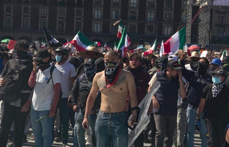 Thousands Protest in Mexico City Against Violence and Corruption