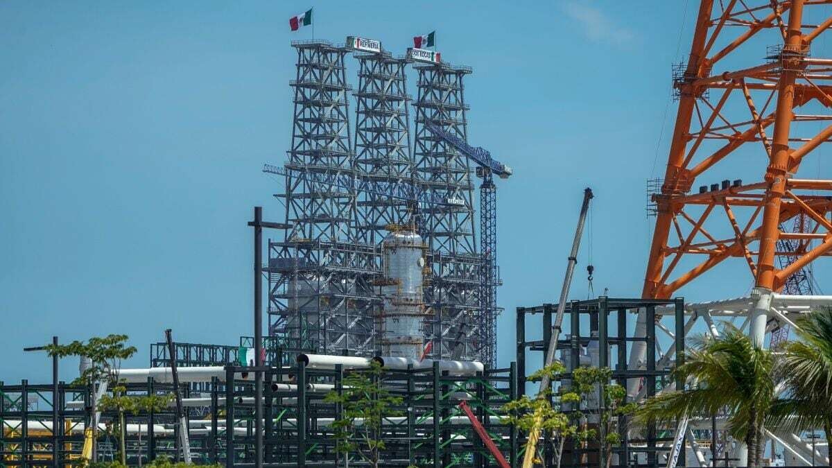 Нефтеперерабатывающий завод Дос-Бокас сталкивается с серьезными проблемами