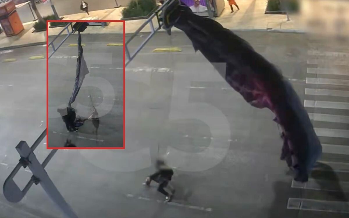 Parachutist Gets Stuck on Traffic Light After Failed Landing in Mexico City