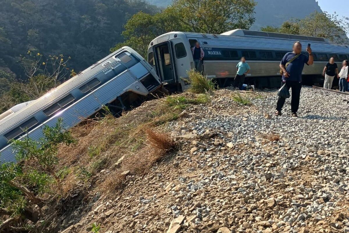Train Derailment in Mexico Injures 20