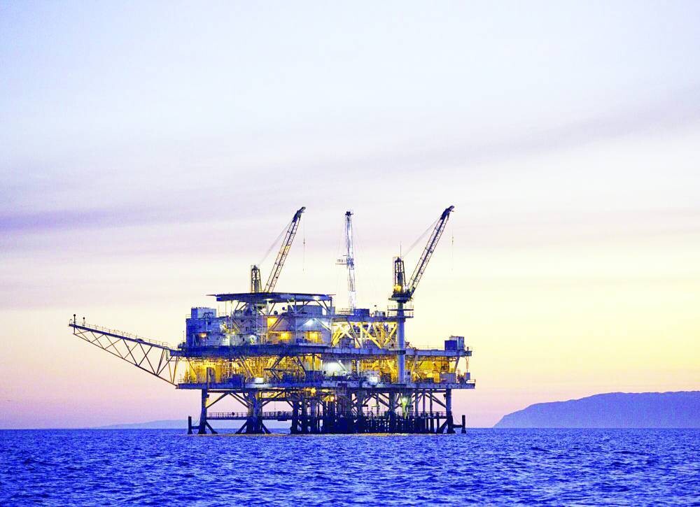 Цены на нефть подвержены воздействию штормов и экономических неопределенностей