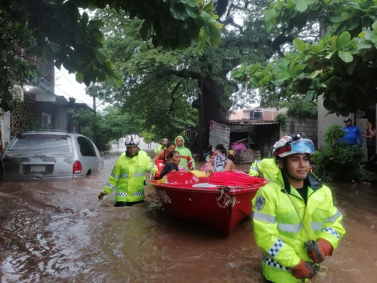 Затопительные дожди вызывают чрезвычайную ситуацию в Хухитане