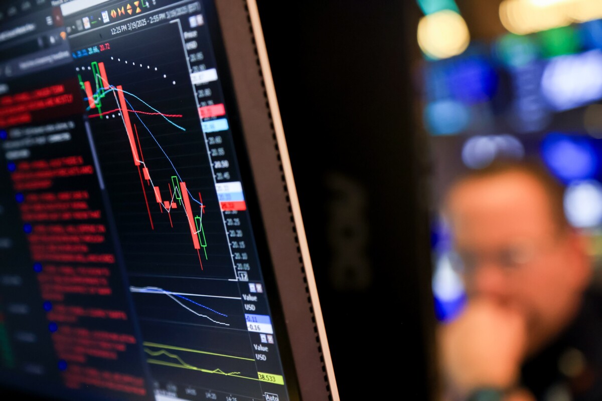 Mexican Stock Market Shows Gains Amid Global Trends