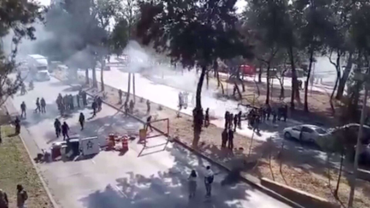 Student Protests Block Traffic in Mexico City