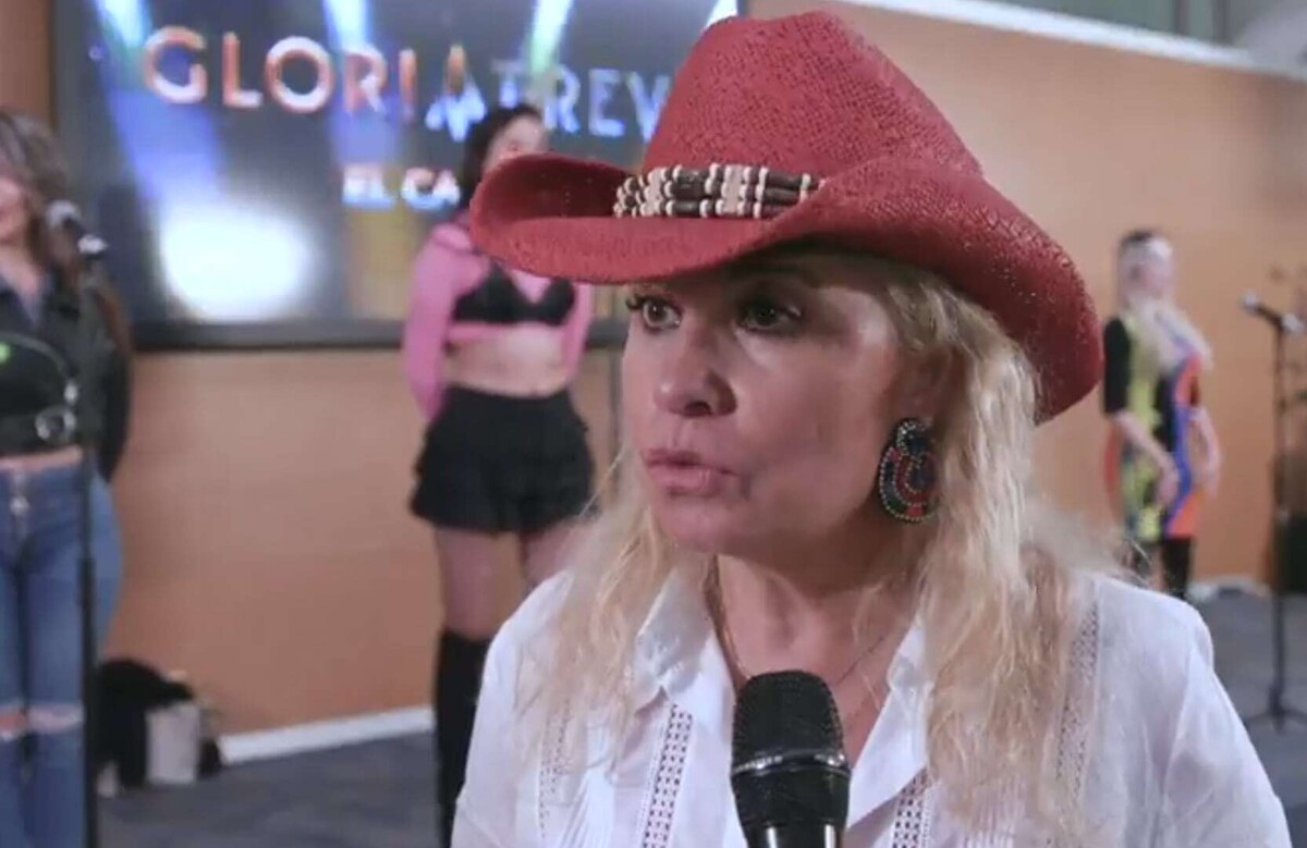 卡拉·埃斯特拉达要求停止对格洛丽亚·特雷维的“私刑”