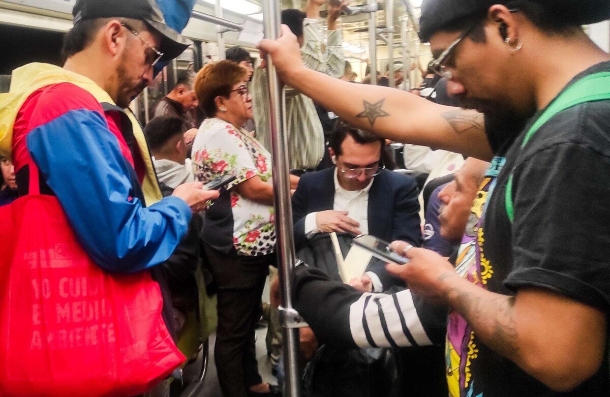 High Demand and Delays on Mexico City's Metro