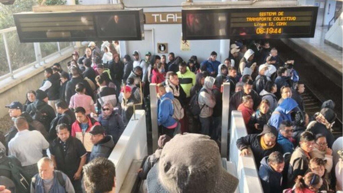 Complications in Mexico City Metro on Several Lines