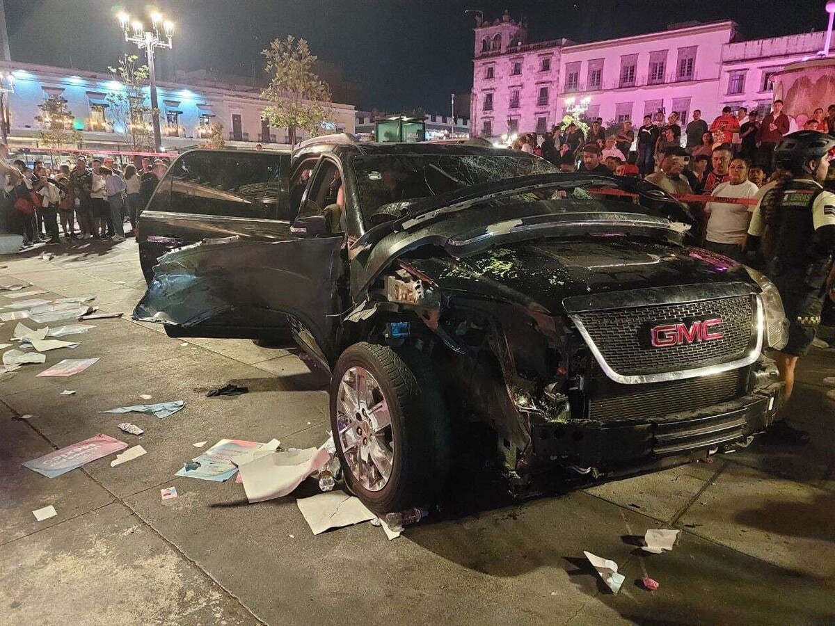 Accident Outside Guadalajara Cathedral Leaves Two Sisters Hospitalized