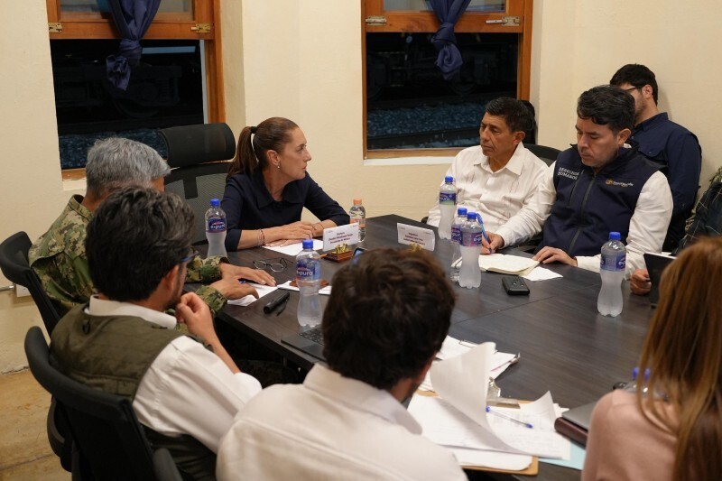 Mexico President and Oaxaca Governor Discuss Aid for Train Crash Victims