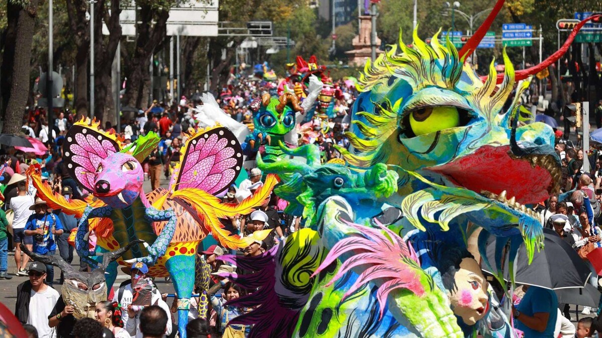 Colorful Day of the Dead Parade Kicks Off in Mexico City