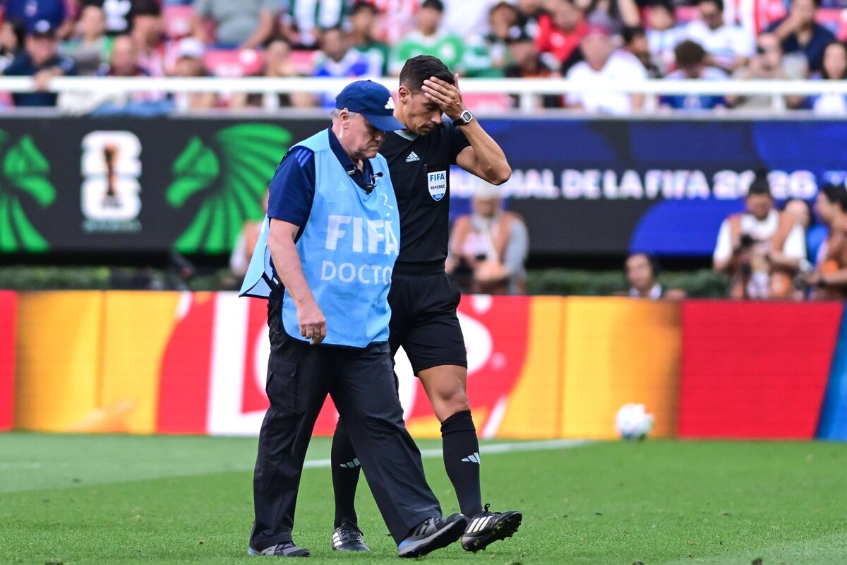 裁判因伤离场：刚果对阵牙买加