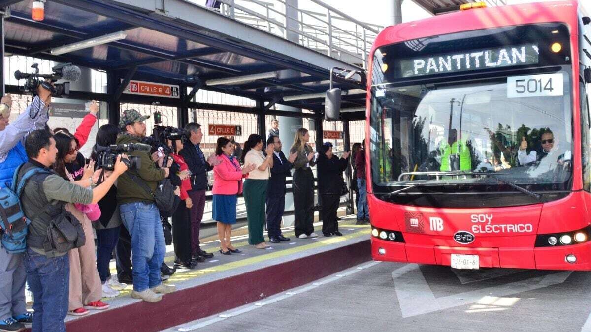 New Metrobús Station Inaugurated in Mexico City