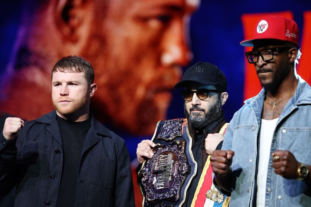 Canelo Alvarez Unifies Super Middleweight Title