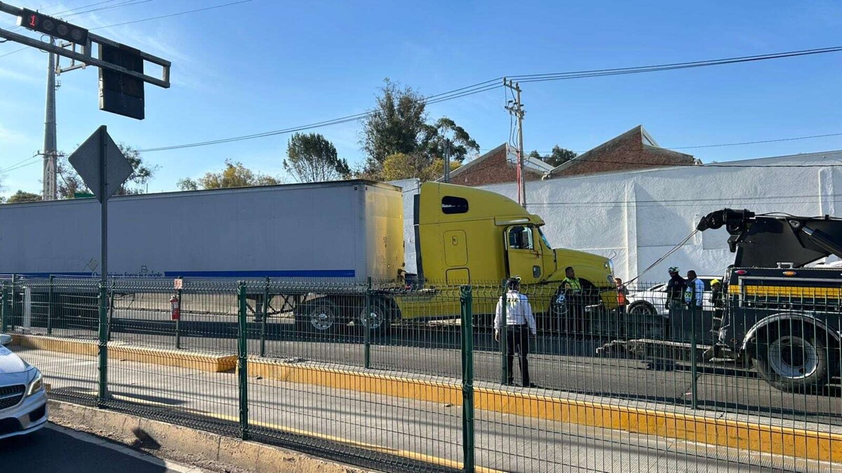 Truck Accident on Constituyentes Avenue