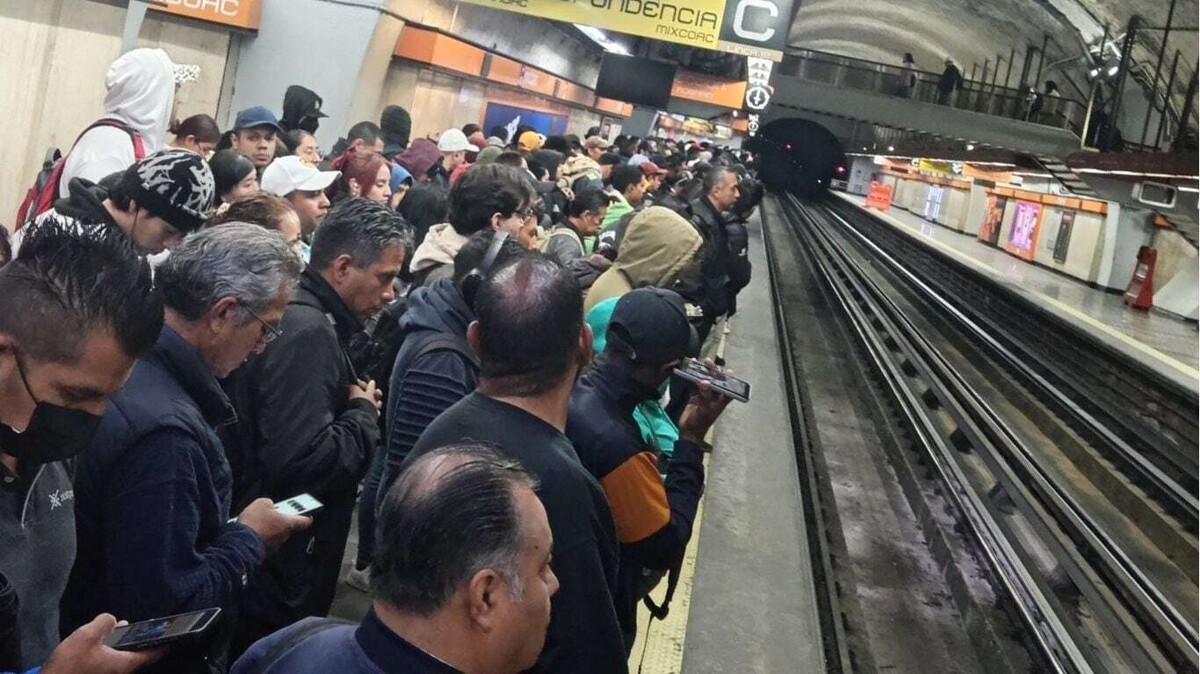 Failures and Delays in Mexico City Metro Cause Passenger Annoyance