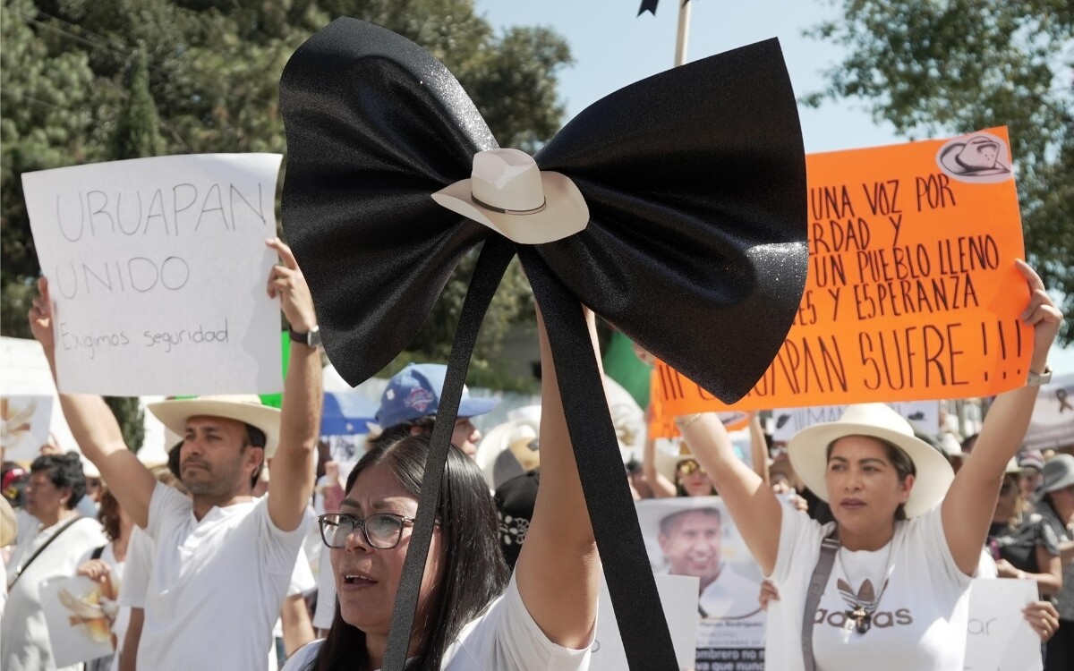 Тысячи протестуют в Уруапане после убийства мэра