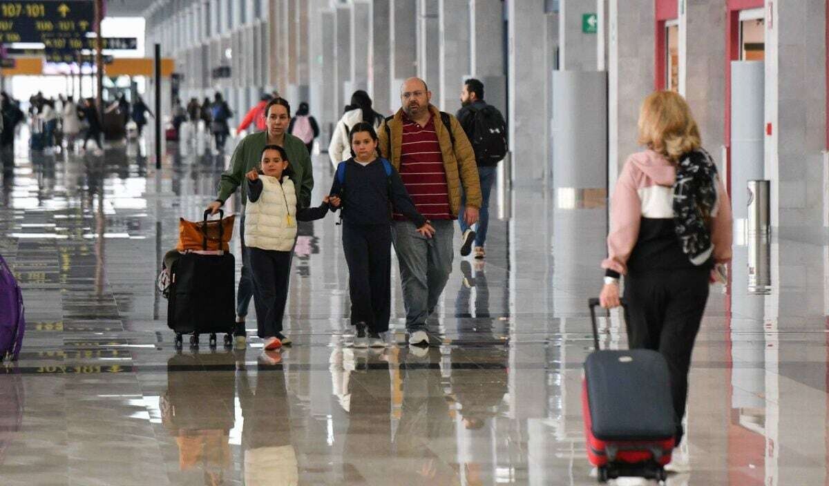 Падение пассажиров в аэропорту Фелипе Анхелеса