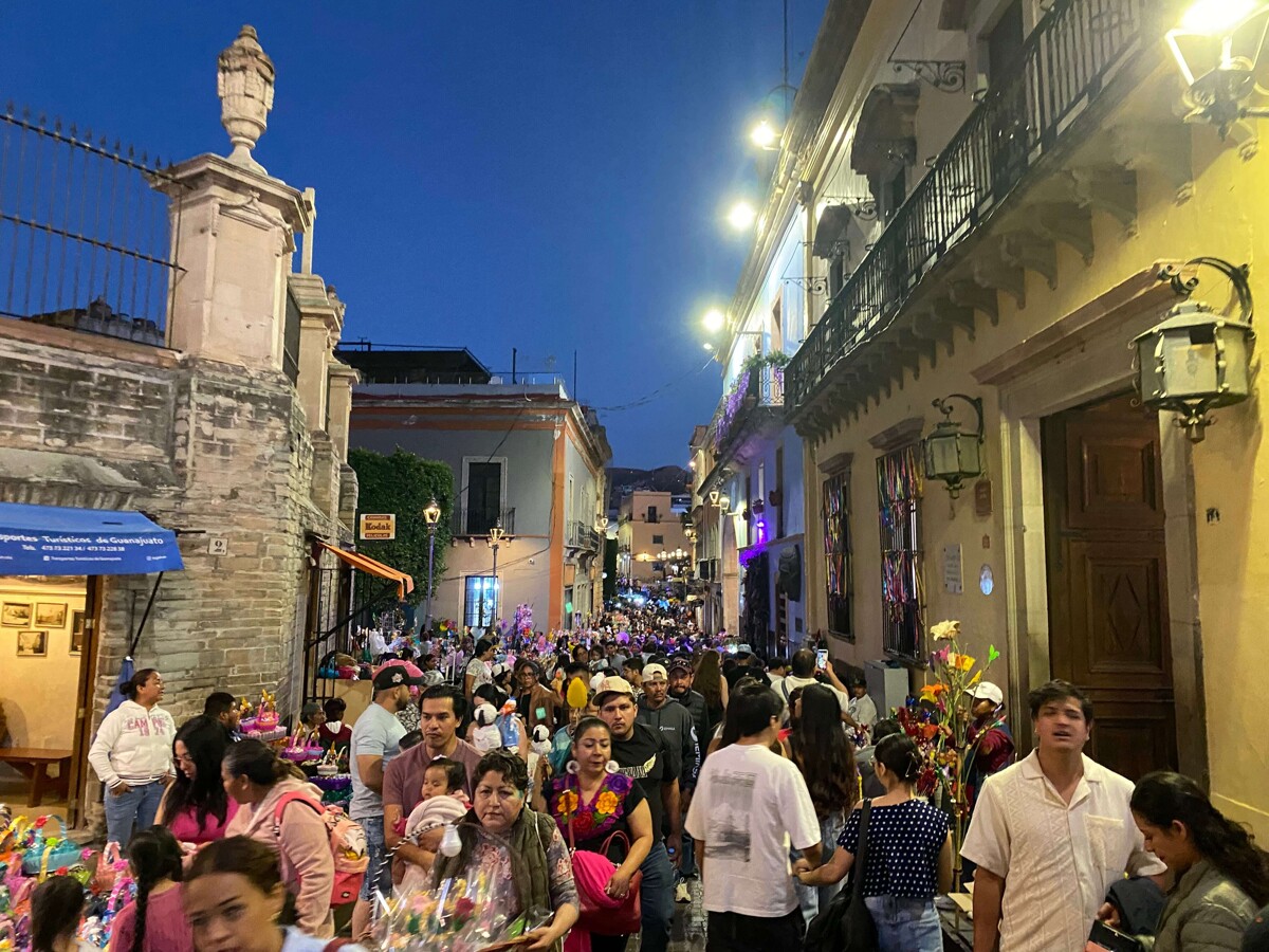 Высокий туристический поток в Гуанахуато во время Страстной недели