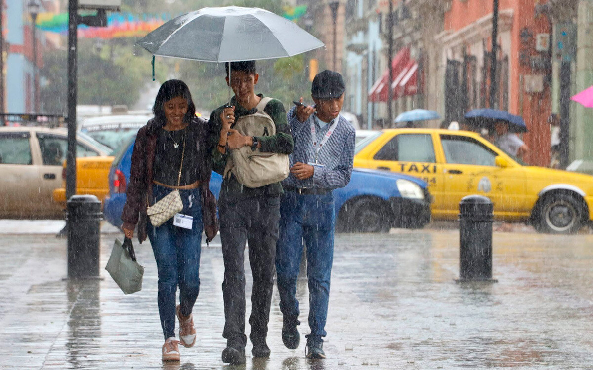 Hurricane Kristy Intensifies, Bringing Heavy Rains in Mexico