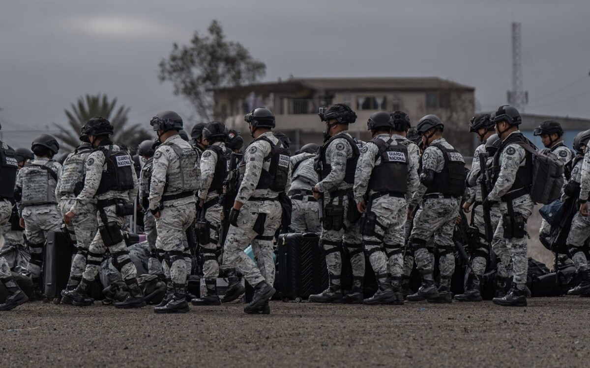 Mexico Deploys National Guard to Northern Border