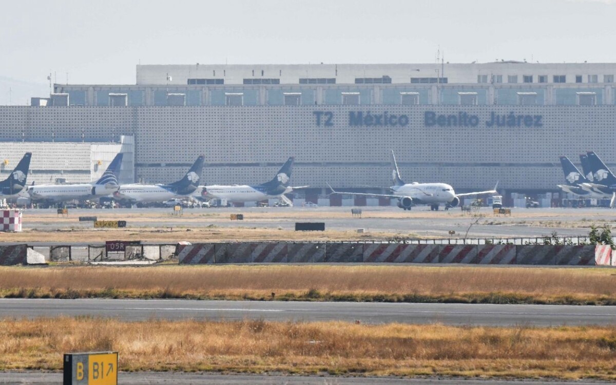 Pilot in Mexico City Holds Plane in Protest Over Unpaid Wages
