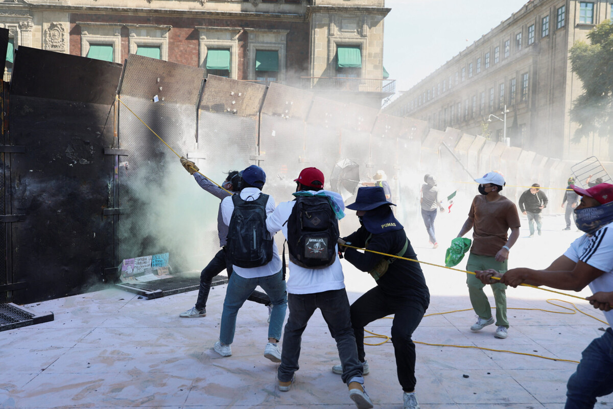 В Мехико задержаны участники марша «Поколение Z»