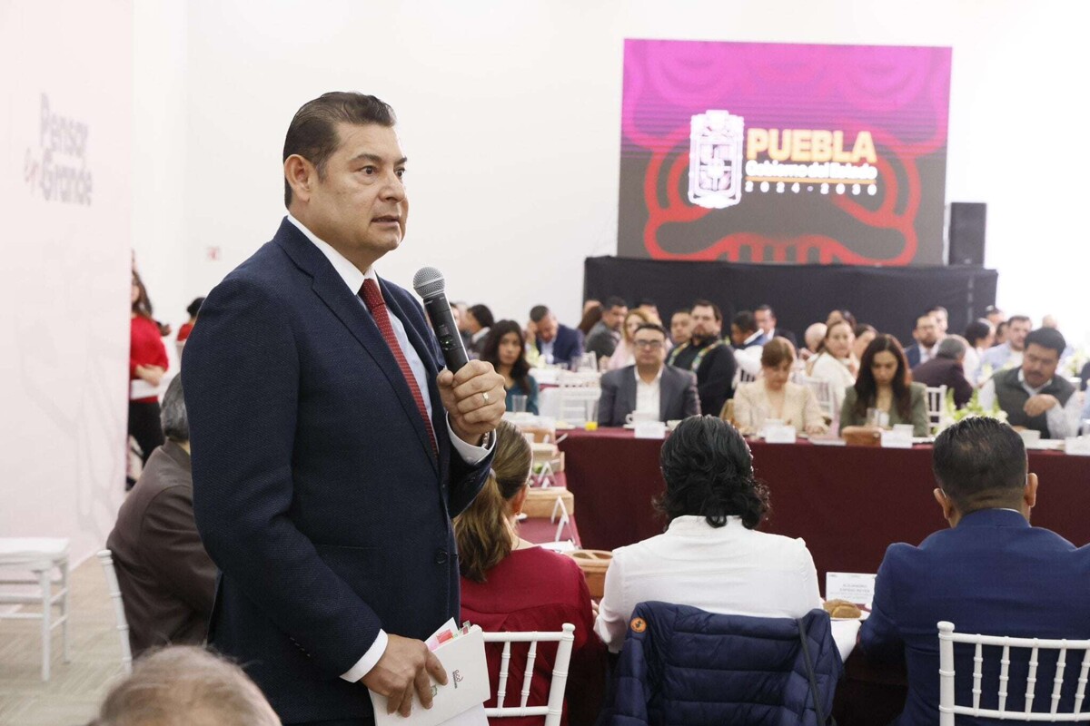 Governor of Puebla Evaluates Cabinet Performance