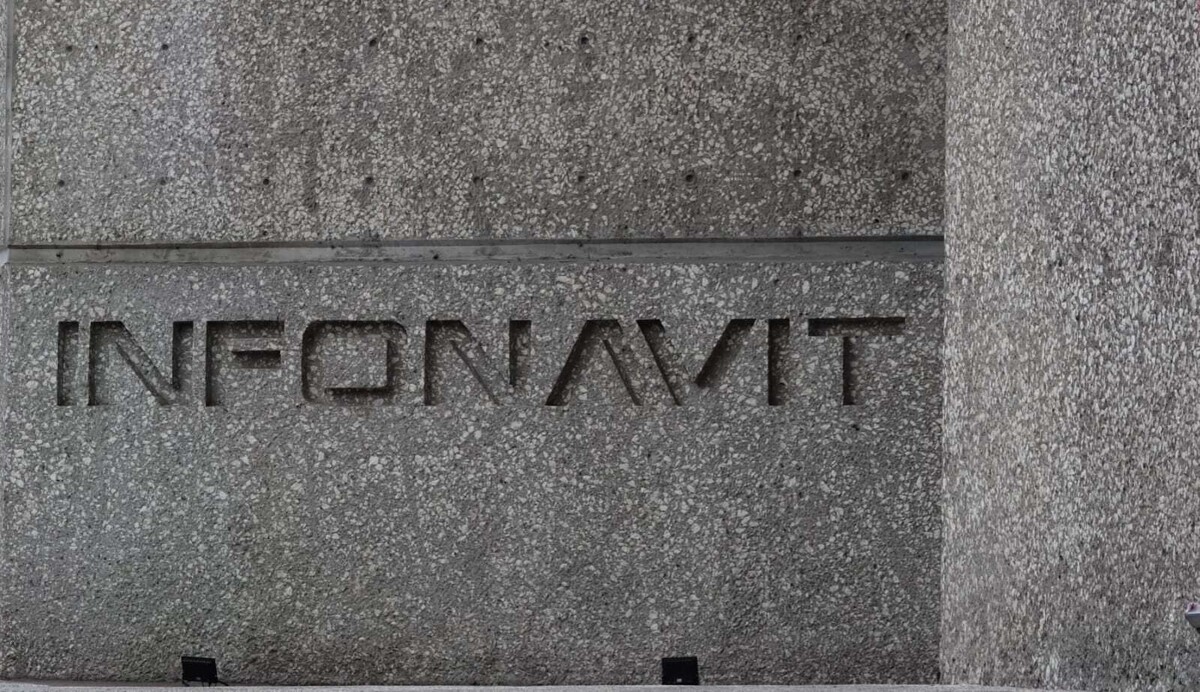 Infonavit Offices on the Brink of Collapse Due to Lack of Cleaners