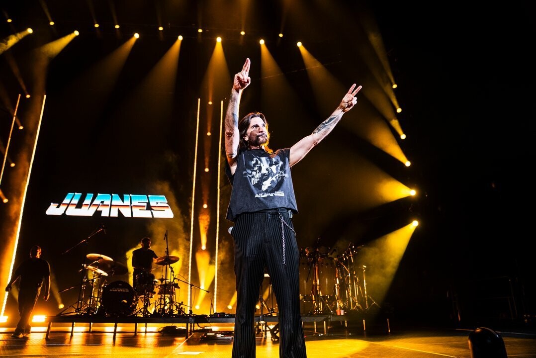 Juanes holds a sold-out concert in Mexico