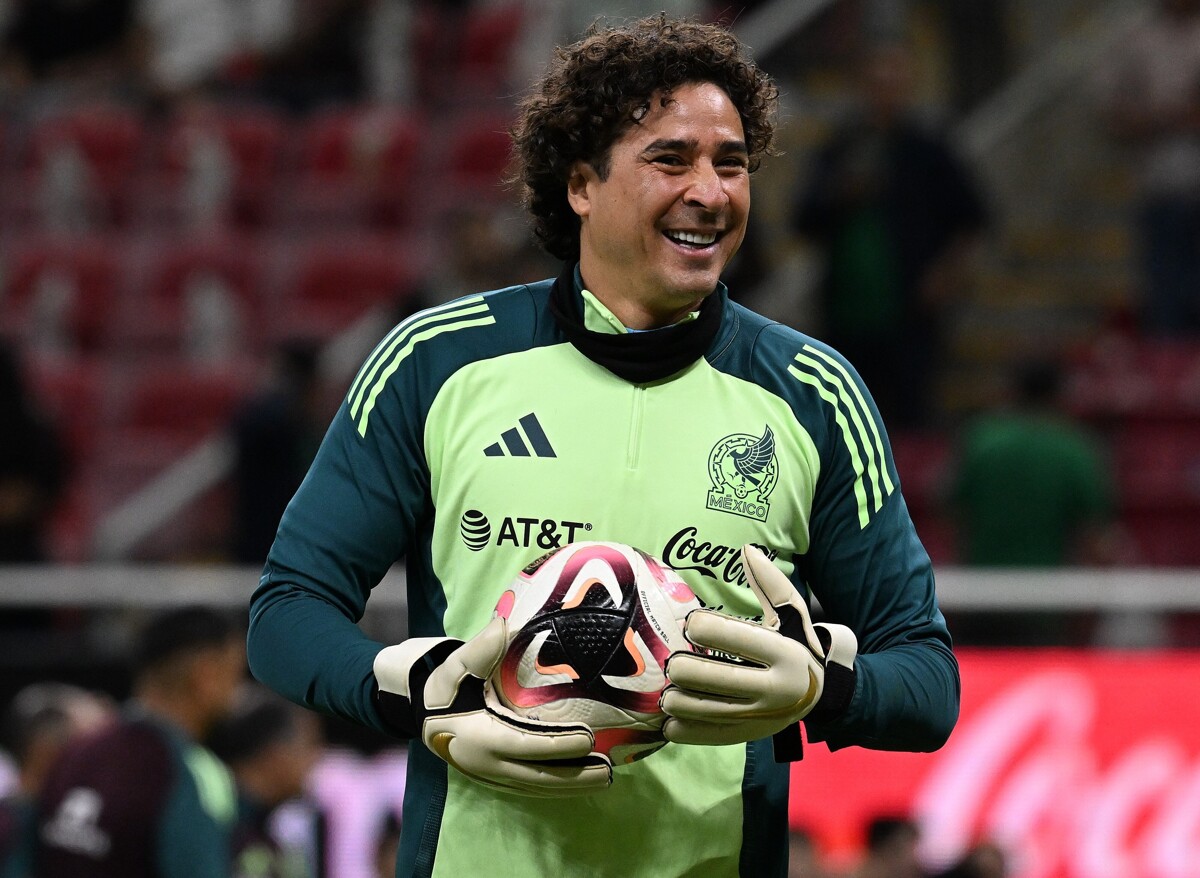 Aguirre Defends Ochoa's Call-up to Mexican National Team