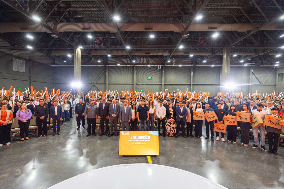 Gobernador de Nuevo León presenta nueva Ley de Educación enfocada en salud mental y tecnología